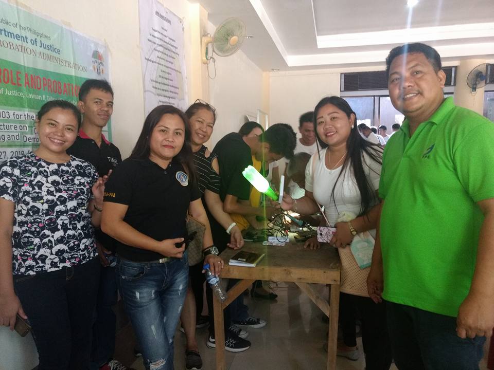 HAPI Green Movement and Eco-Tabang hold solar lamp workshop